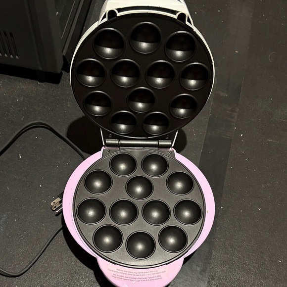 Betty Crocker Cake Pop Maker in Pink and Black - Picture 2 of 3